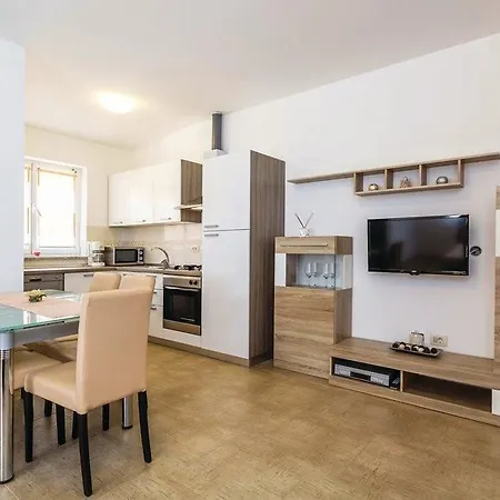 Martina Apartment Brsec